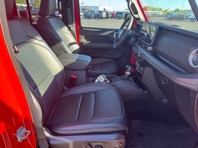 Certified 2025 Jeep Gladiator Mojave AWD/4WD image 14