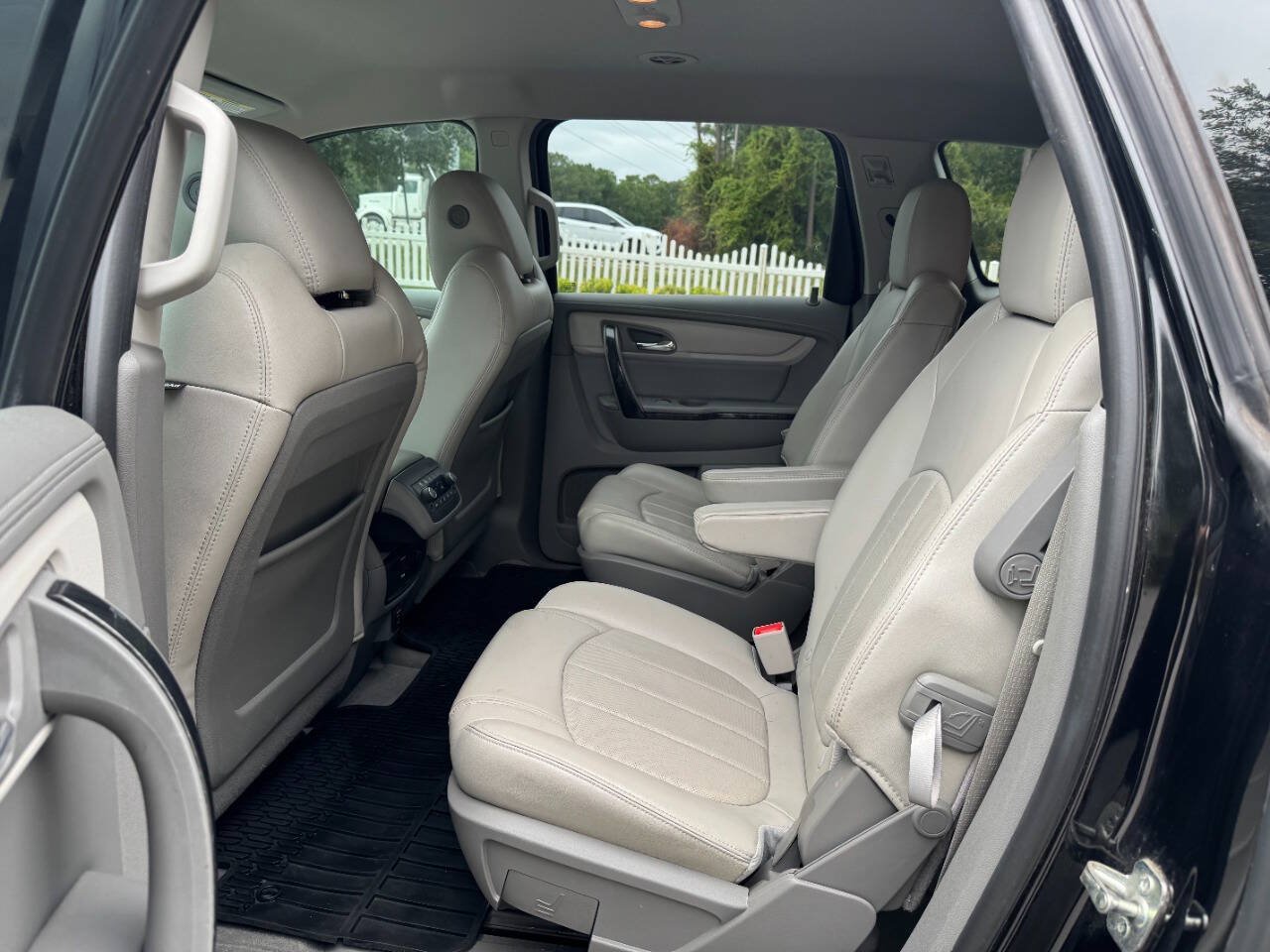 Used 2016 Chevrolet Traverse LTZ FWD image 12