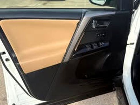 Used 2018 Toyota RAV4 Limited image 8