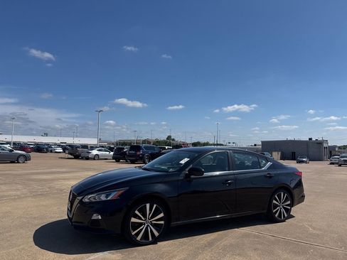 Certified 2021 Nissan Altima 2.5 SR FWD image 9