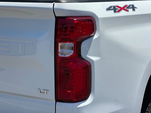 Used 2023 Chevrolet Silverado 1500 LT AWD/4WD image 27