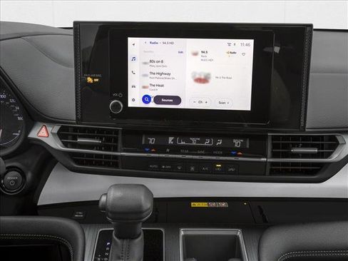 New 2026 Toyota Sienna LE FWD image 7