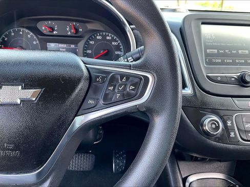 Used 2018 Chevrolet Malibu LT FWD image 25