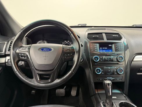 Used 2017 Ford Explorer XLT image 20