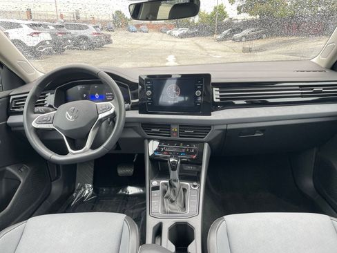 Used 2025 Volkswagen Jetta SE image 33