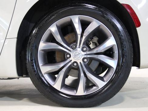 Used 2019 Chrysler Pacifica Limited w/ Tire & Wheel Group FWD image 72