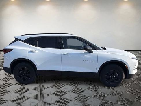 New 2026 Chevrolet Blazer LT w/ Convenience Package FWD image 4