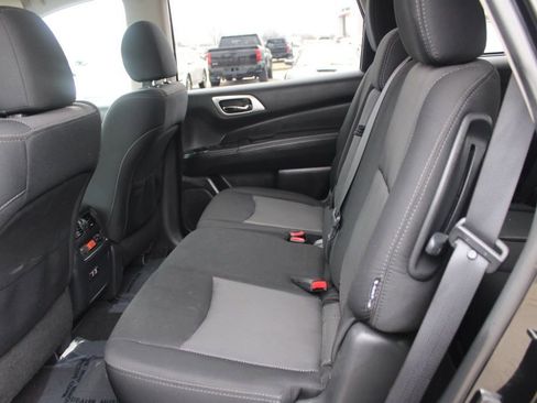 Used 2019 Nissan Pathfinder S image 24