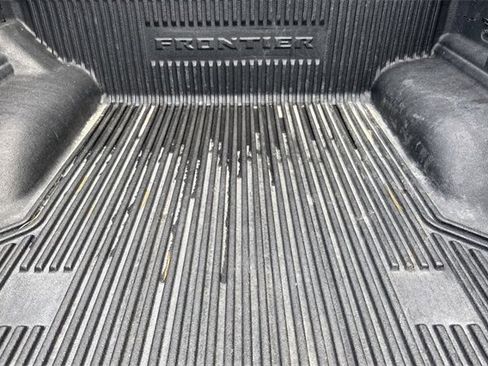 Used 2023 Nissan Frontier SV image 17