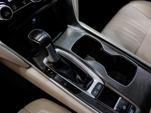 Used 2018 Honda Accord Touring image 34