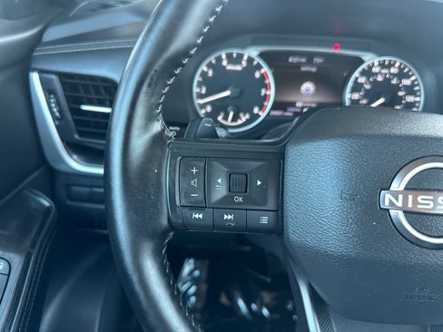 Used 2025 Nissan Rogue SV FWD image 18