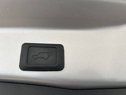 Used 2022 Toyota RAV4 XLE Premium AWD/4WD image 18