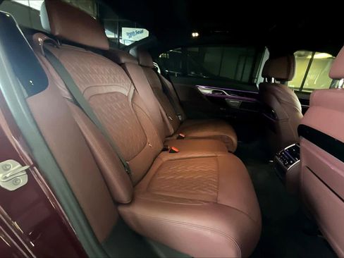 Used 2022 BMW ALPINA B7 xDrive w/ Luxury Rear Seating Package image 19