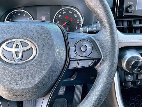Used 2019 Toyota RAV4 XLE w/ Convenience Package image 11