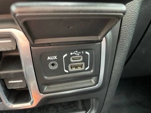 Used 2020 Jeep Wrangler Unlimited Sahara AWD/4WD image 26
