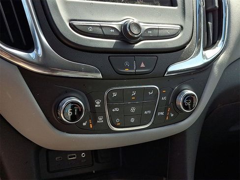 Used 2022 Chevrolet Equinox LT image 17