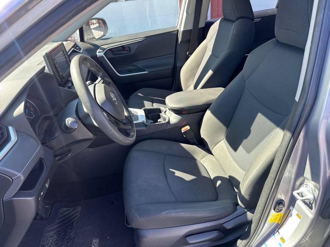Used 2020 Toyota RAV4 LE w/ Carpet Mat Package AWD/4WD image 5