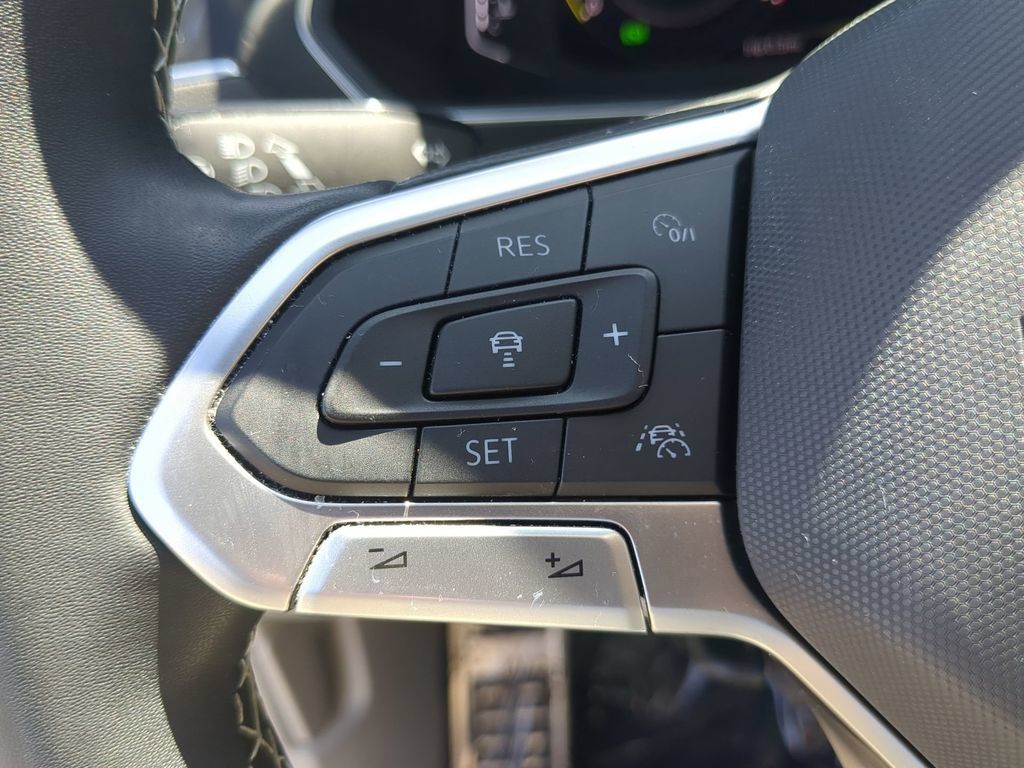 Certified 2023 Volkswagen Tiguan SEL R-Line AWD/4WD image 31