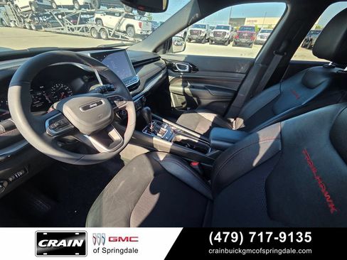 Used 2025 Jeep Compass Trailhawk AWD/4WD image 10