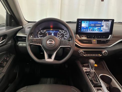 Used 2025 Nissan Altima 2.5 SV w/ SV Special Edition Package image 18