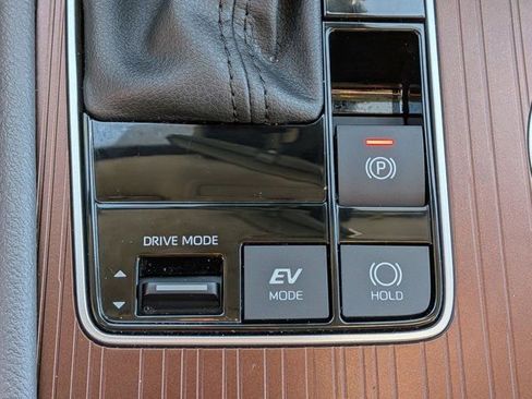 Certified 2024 Toyota Sienna LE AWD/4WD image 24