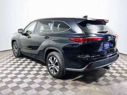 Used 2023 Toyota Highlander XLE AWD/4WD image 5