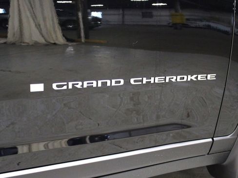 New 2025 Jeep Grand Cherokee Laredo X w/ Luxury Tech Group I image 36