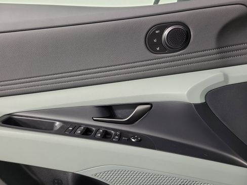 New 2025 Hyundai Elantra Limited image 23