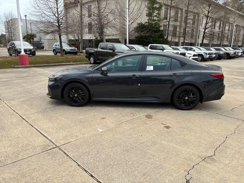 New 2026 Toyota Camry SE image 2