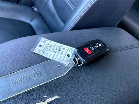 Used 2020 Toyota RAV4 Limited image 30