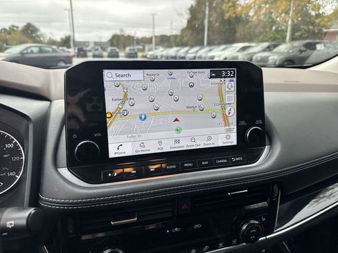 Used 2023 Nissan Rogue SL w/ SL Premium Package image 21