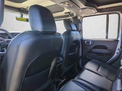 Used 2020 Jeep Gladiator Overland w/ Uconnect 4C Nav & Sound Group image 17