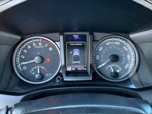 Used 2022 Toyota Tacoma TRD Off-Road image 24