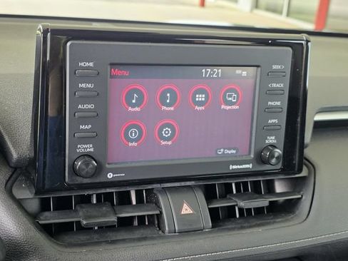 Used 2020 Toyota RAV4 LE FWD image 13