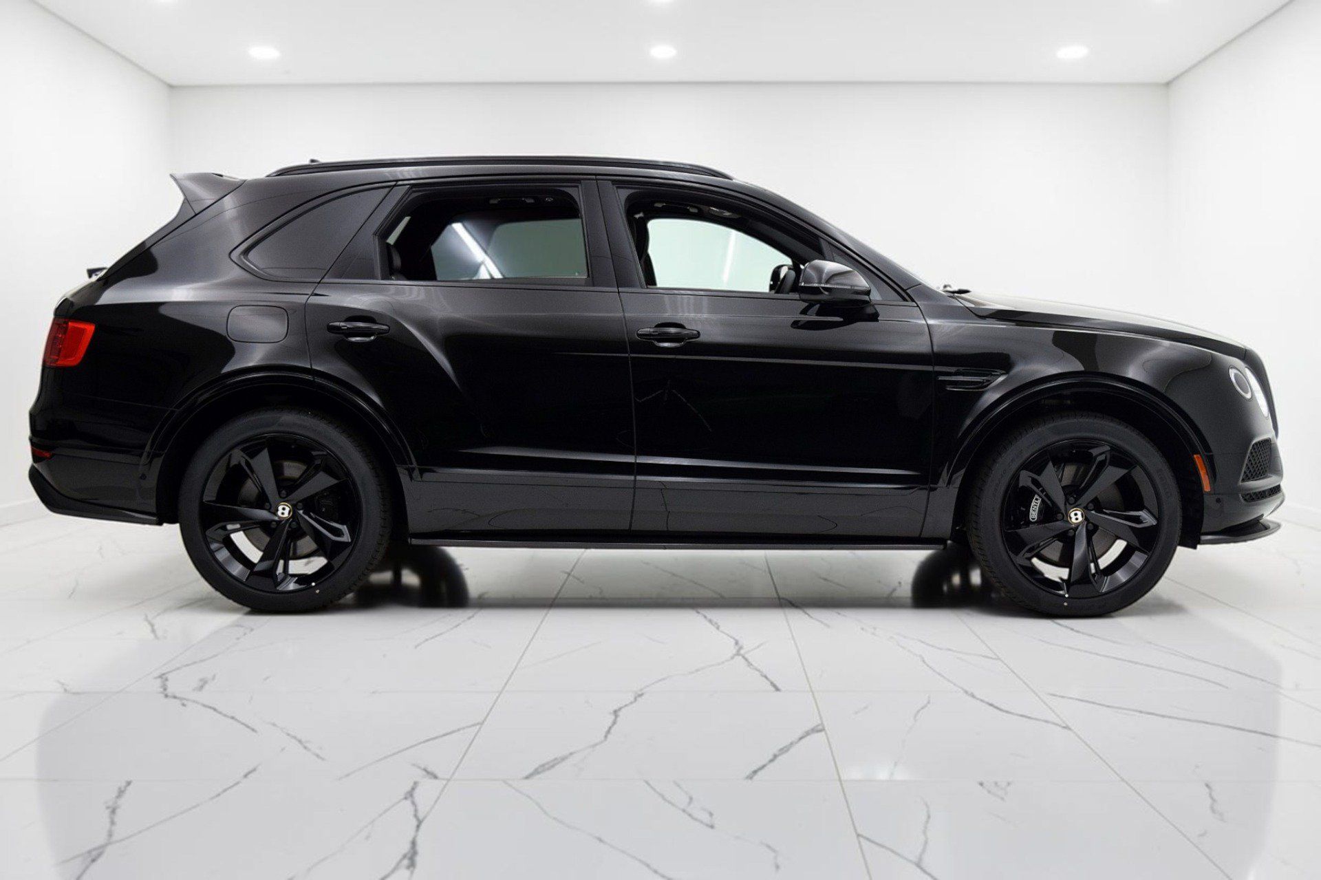 Certified 2019 Bentley Bentayga AWD/4WD image 10