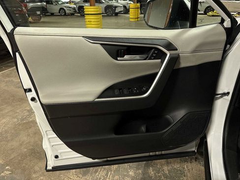 Used 2023 Toyota RAV4 Limited image 32