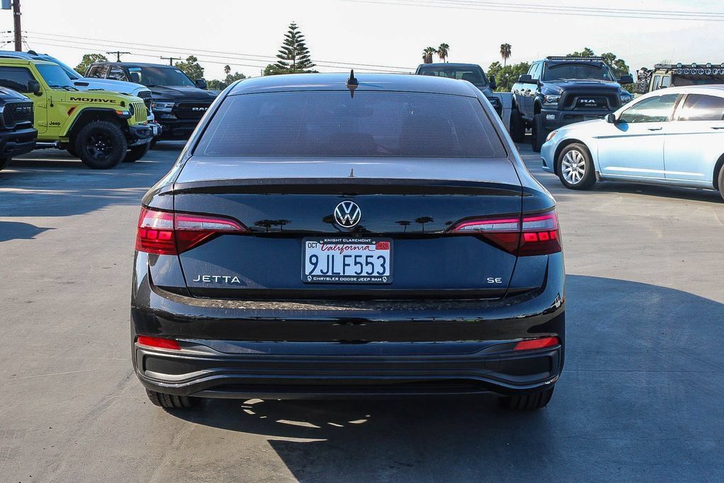 Used 2023 Volkswagen Jetta SE FWD image 8