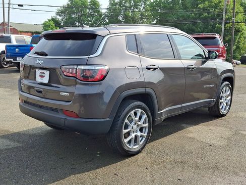 Used 2024 Jeep Compass Latitude AWD/4WD image 7