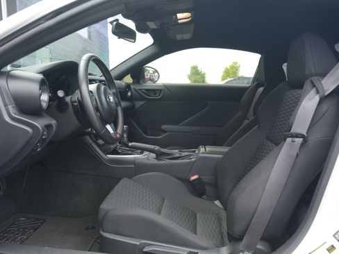 Used 2023 Toyota GR86 RWD image 15