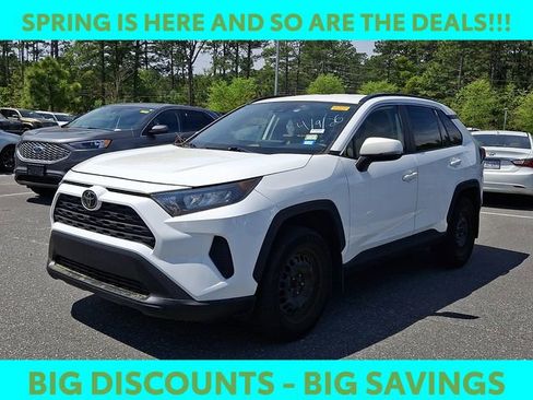 Used 2019 Toyota RAV4 LE image 4
