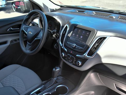 Used 2021 Chevrolet Equinox LS FWD image 39
