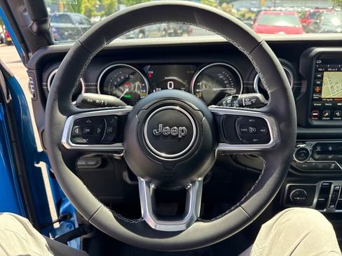 Used 2023 Jeep Wrangler Unlimited Sahara w/ Cold Weather Group AWD/4WD image 18