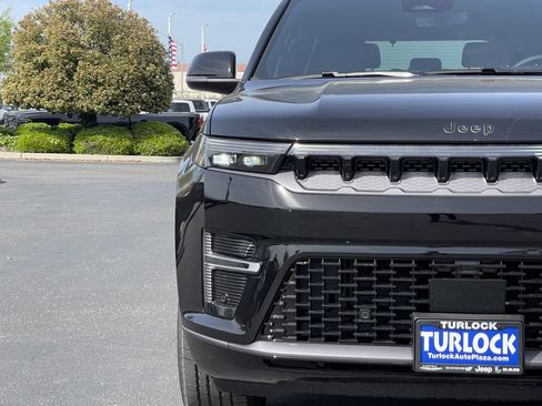 New 2026 Jeep Grand Wagoneer Limited w/ 8-Passenger Seating Package image 4