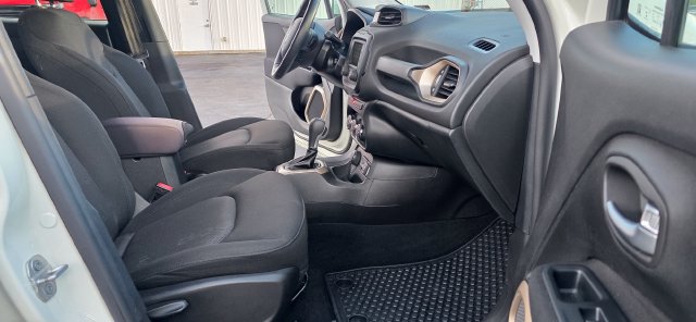 Used 2016 Jeep Renegade Latitude w/ Cold Weather Group AWD/4WD image 15