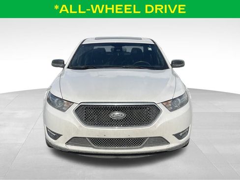 Used 2017 Ford Taurus SHO image 3