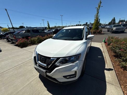 Used 2017 Nissan Rogue SV AWD/4WD image 1