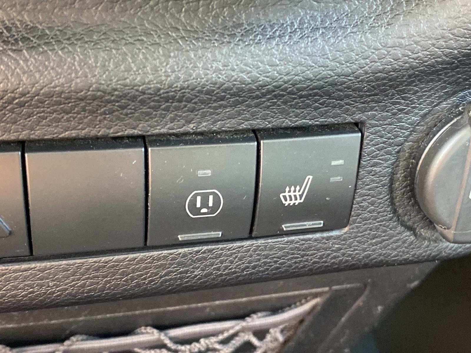 Used 2013 Jeep Wrangler Unlimited Sahara w/ Connectivity Group AWD/4WD image 32