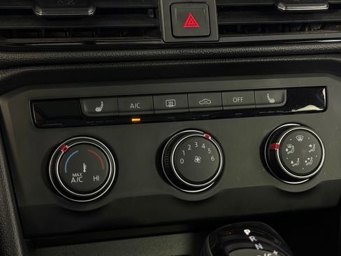 Used 2022 Volkswagen Taos SE w/ Panoramic Sunroof Package image 19