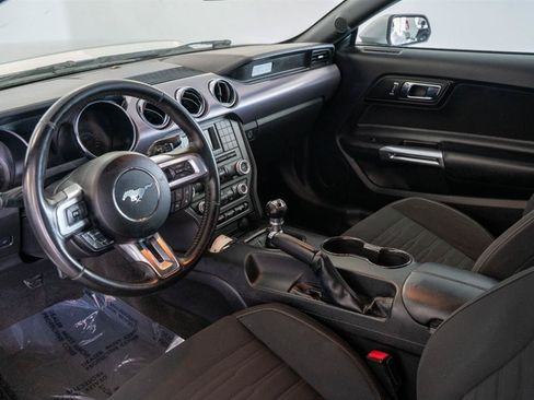 Used 2017 Ford Mustang Coupe RWD image 12