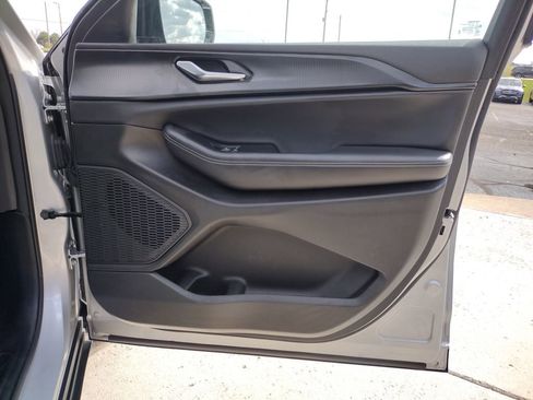 Used 2025 Jeep Grand Cherokee Altitude image 21